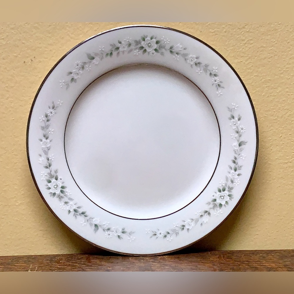 Vintage Discontinued NORITAKE Ivory Heather Bread & Butter Plate